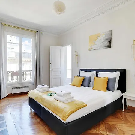 Modern - 2bd 4p - Louvre Marais Apartment Paris