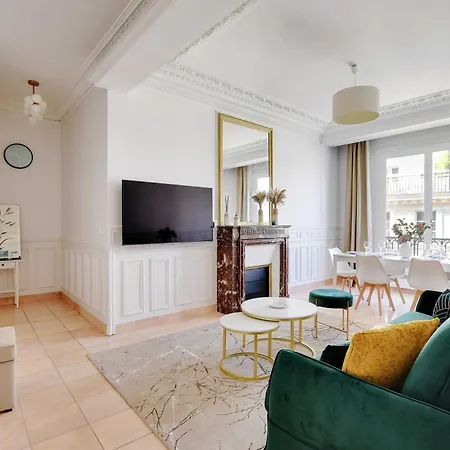Modern - 2bd 4p - Louvre Marais Apartment Paris